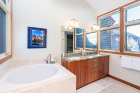 Spacious 3 bedroom Condo Easy walk to Grocery Store and Chairlift 7 Telluride